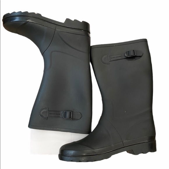 matte black wellies